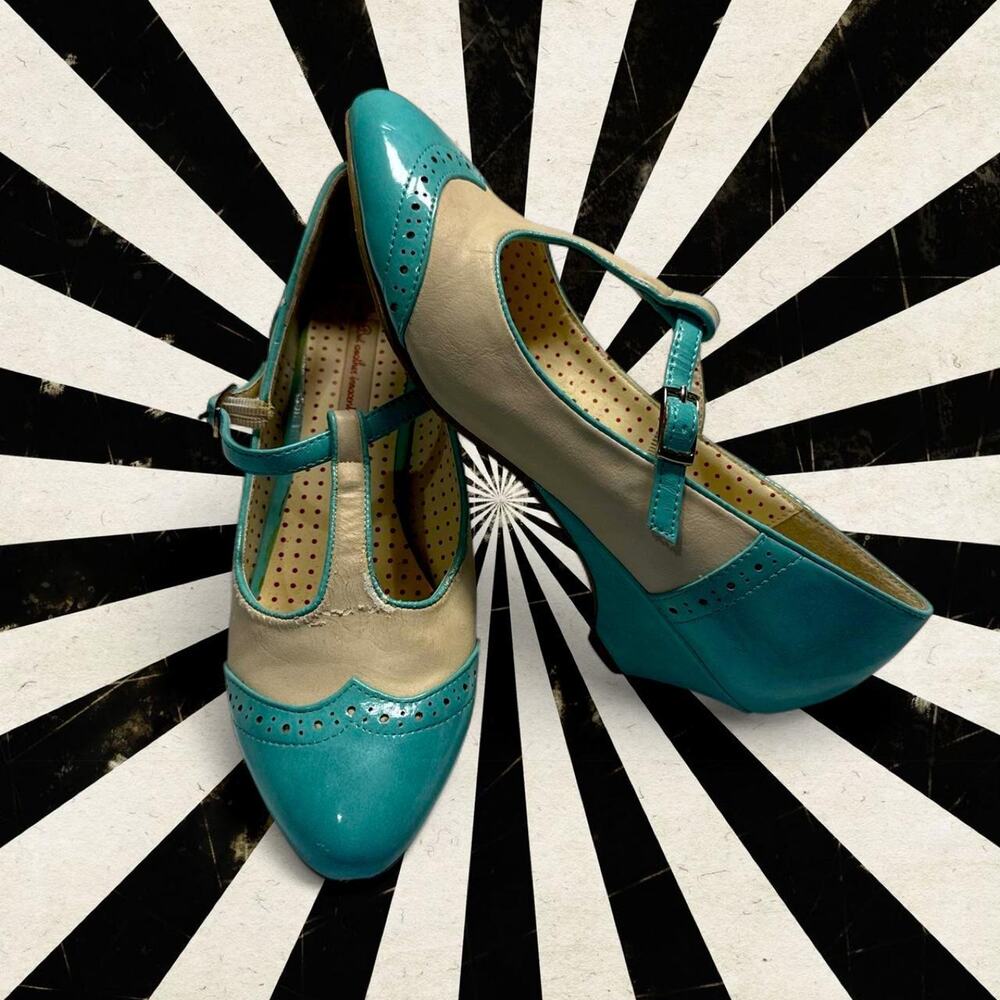 Turquoise gold vintage style